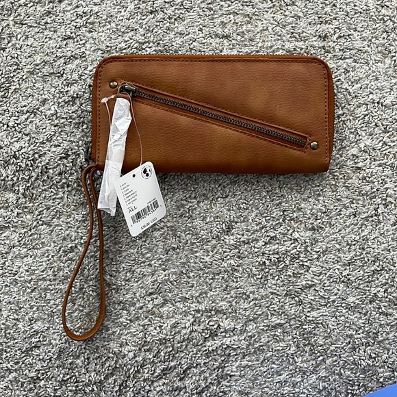 NWT Free People Distressed Vegan Brown Wallet - Picture 1 of 4